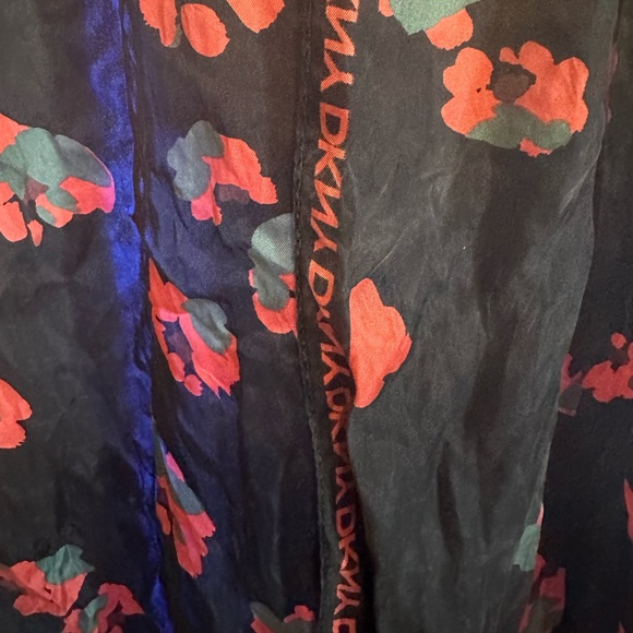 DKNY - Picture 4 of 8